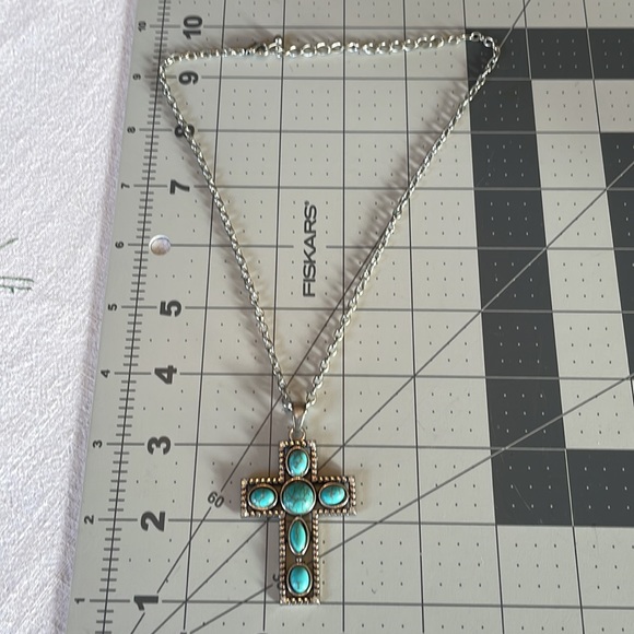 Necklaces (2), bracelet (1), faux silvertone chains & faux silver/turqoise/beads - Picture 4 of 12